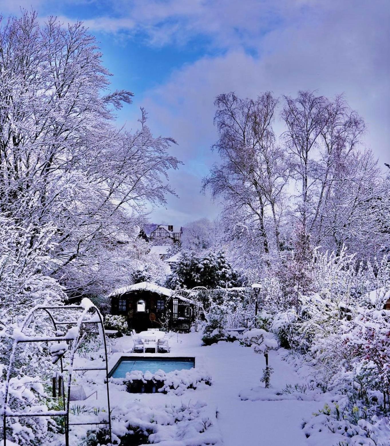 EsneuxLe Jardin Des Miroirs住宿加早餐旅馆 外观 照片
